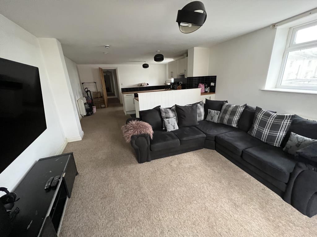 Lot: 89 - FREEHOLD INVESTMENT OF SEVEN APARTMENTS - General view of Flat 6 Open plan living area